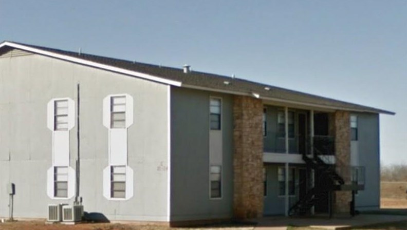 100 S Prairie Circle, Electra, TX 76360