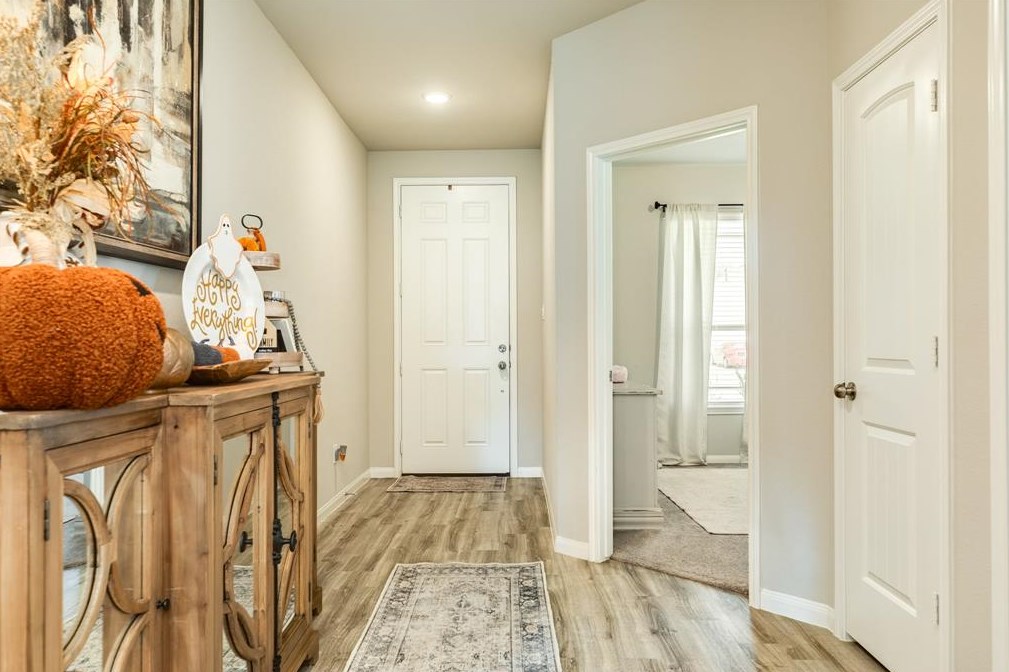 261 Inwood Dr, West Columbia, TX 77486