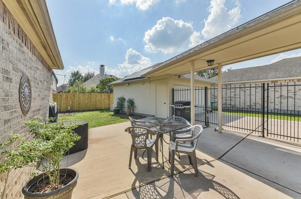 7143 Hot Crk Trce, Humble TX 77346-3097 exterior