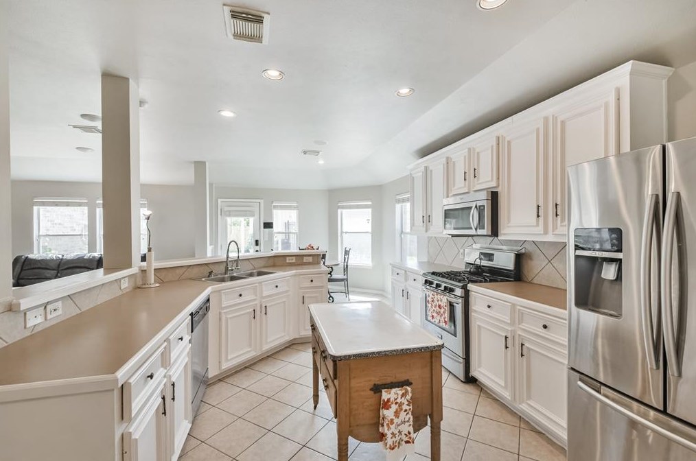 7143 Hot Crk Trce, Humble TX 77346-3097 exterior