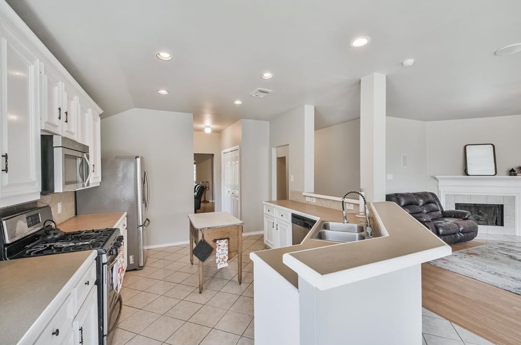 7143 Hot Crk Trce, Humble TX 77346-3097 exterior