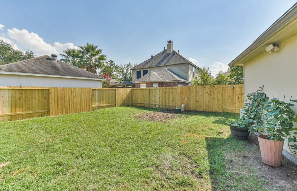 7143 Hot Crk Trce, Humble TX 77346-3097 exterior