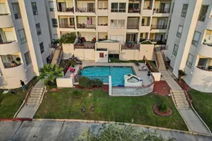 1302 Marina Bay Dr, Kemah, TX 77565 - Photo 8