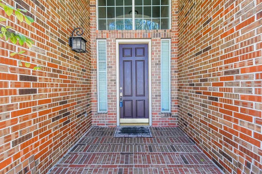 8811 Sunny Ridge Dr, Houston, TX 77095