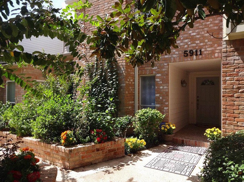 5911 Woodway Place Ct, Houston, TX 77057-2045