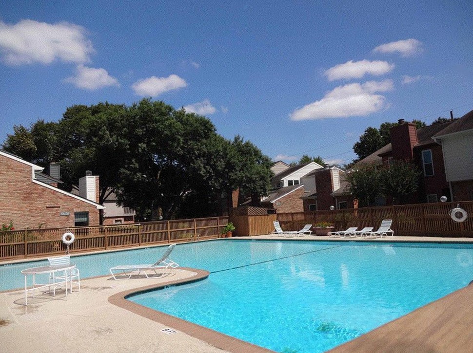 5911 Woodway Place Ct, Houston TX  77057-2045 exterior