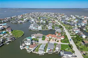 210 Sampan Dr, Tiki Island, TX 77554 - Photo 48