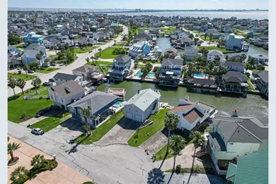 210 Sampan Drive, Tiki Island, TX 77554 - Photo 50