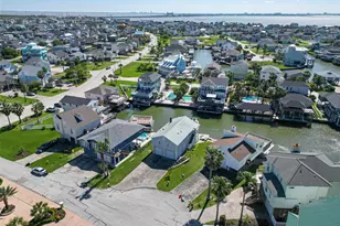 210 Sampan Dr, Tiki Island, TX 77554 - Photo 50