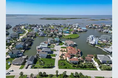 210 Sampan Drive, Tiki Island, TX 77554 - Photo 46