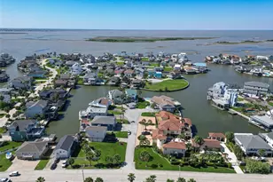 210 Sampan Dr, Tiki Island, TX 77554 - Photo 46