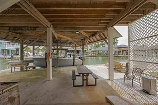 210 Sampan Dr, Tiki Island, TX 77554 - Photo 38