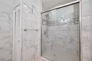 210 Sampan Dr, Tiki Island, TX 77554 - Photo 18