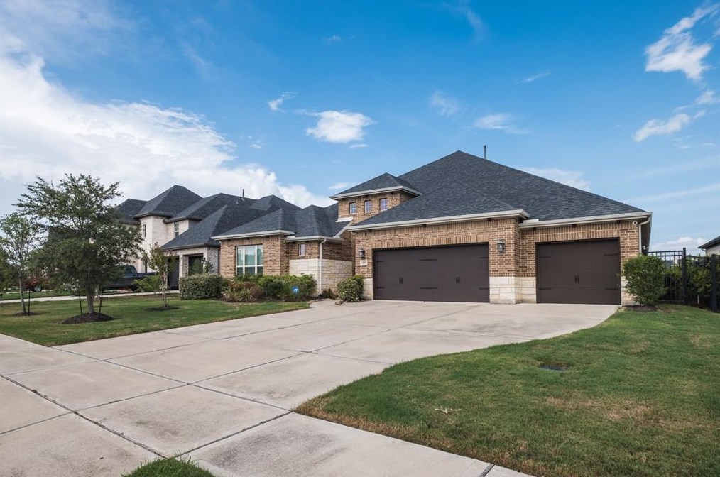318 Round Lake Dr, Richmond, TX 77469