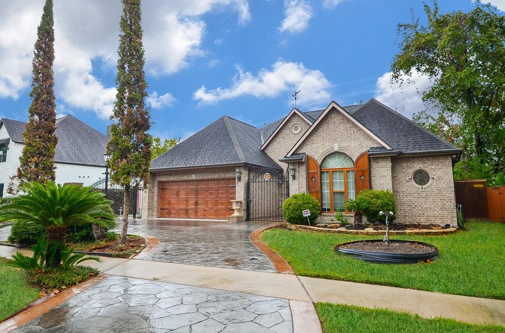 1926 Westcrest Dr, Houston, TX 77055-1432