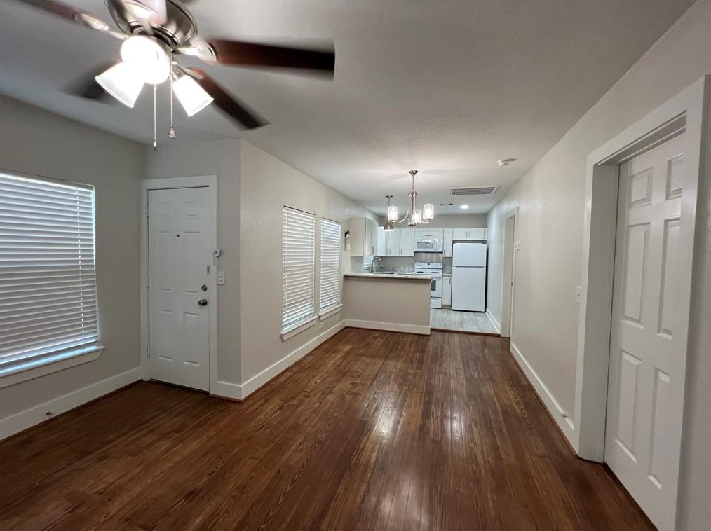 624 E Magnolia, Angleton, TX 77515