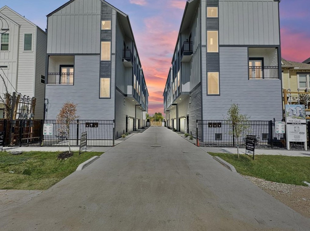 1221 W 16th St #b, Houston, TX 77008