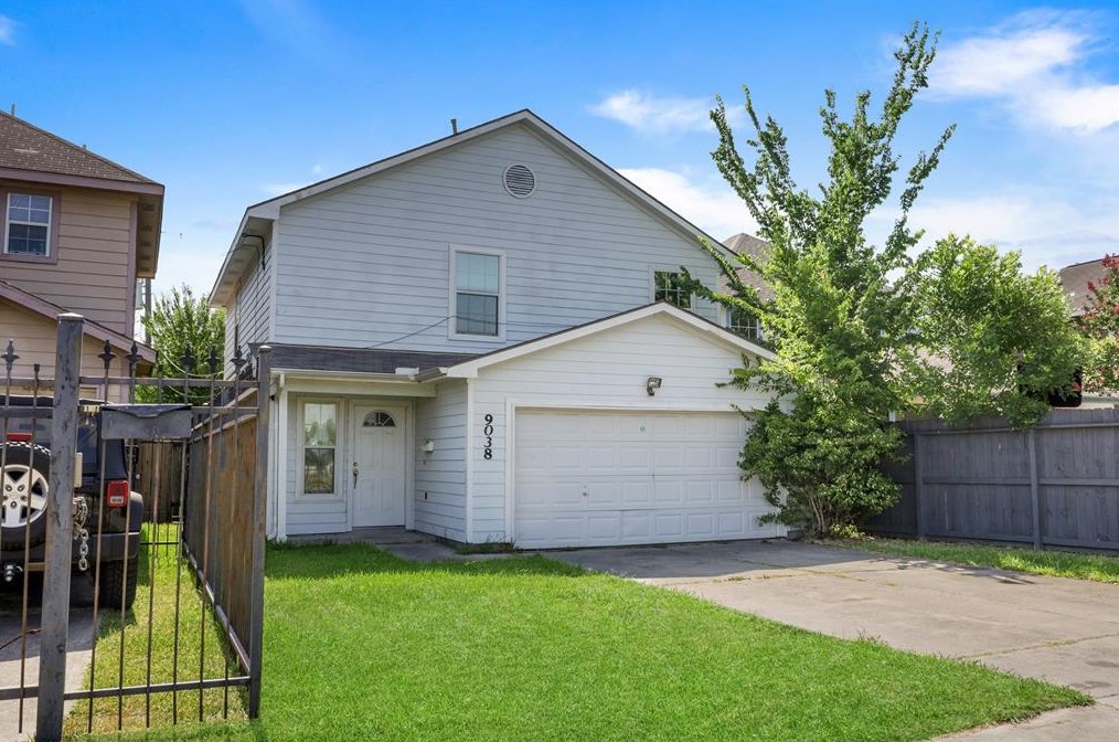 9038 Mcgallion Rd, Houston TX  77022-2752 exterior