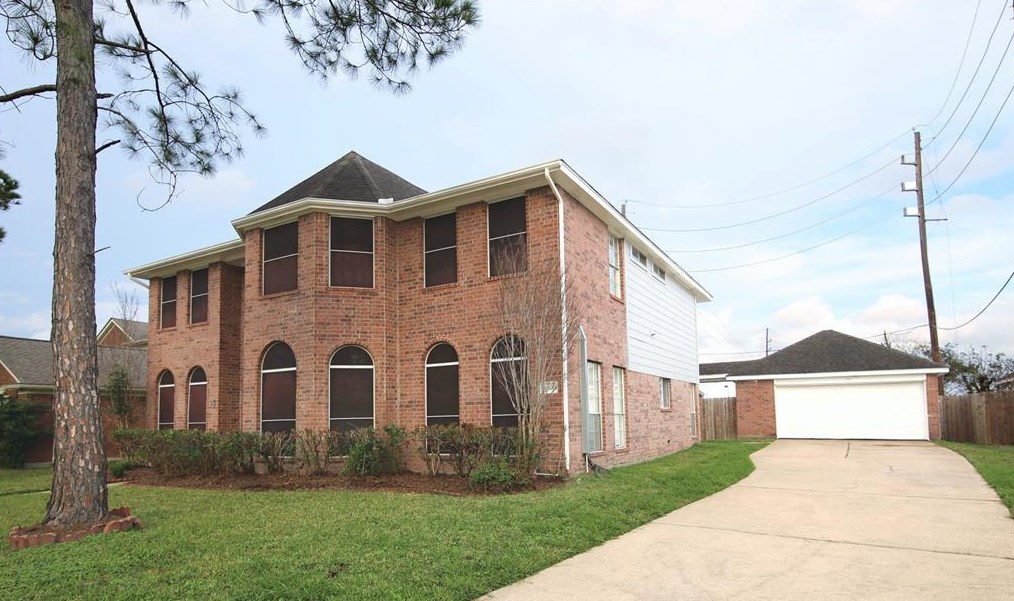 9507 Emery Hill Dr, Sugar Land, TX 77498