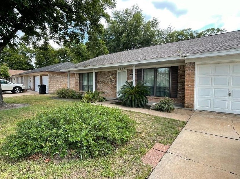 7015 Pine Vista Ln, Houston, TX 77092