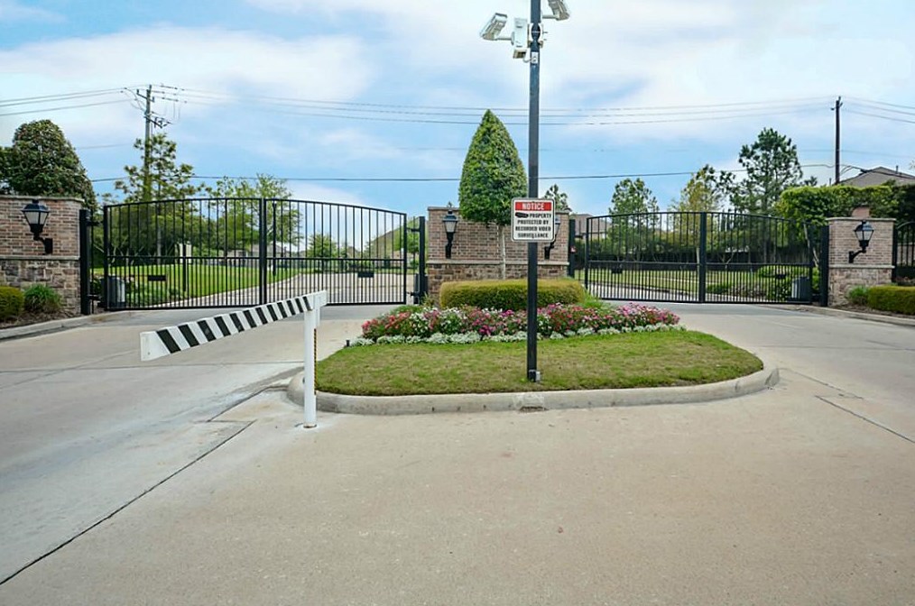 1107 Sopris Dr, Houston TX  77077-1070 exterior