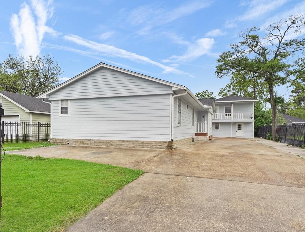 10115 Irvington Blvd, Houston TX  77076-4412 exterior