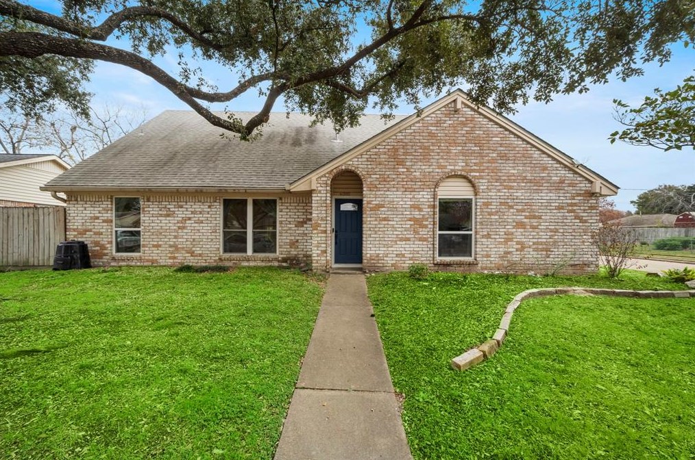 6202 Golden Forest Dr, Houston, TX 77092