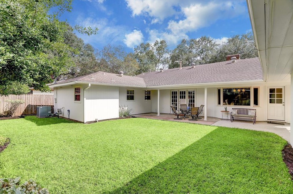 6154 Ella Lee Ln, Houston TX  77057-4402 exterior