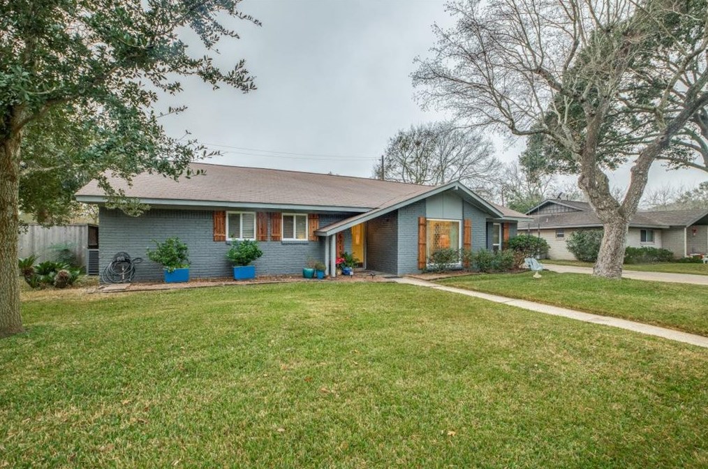 5219 Starkridge Dr, Houston, TX 77035-3027