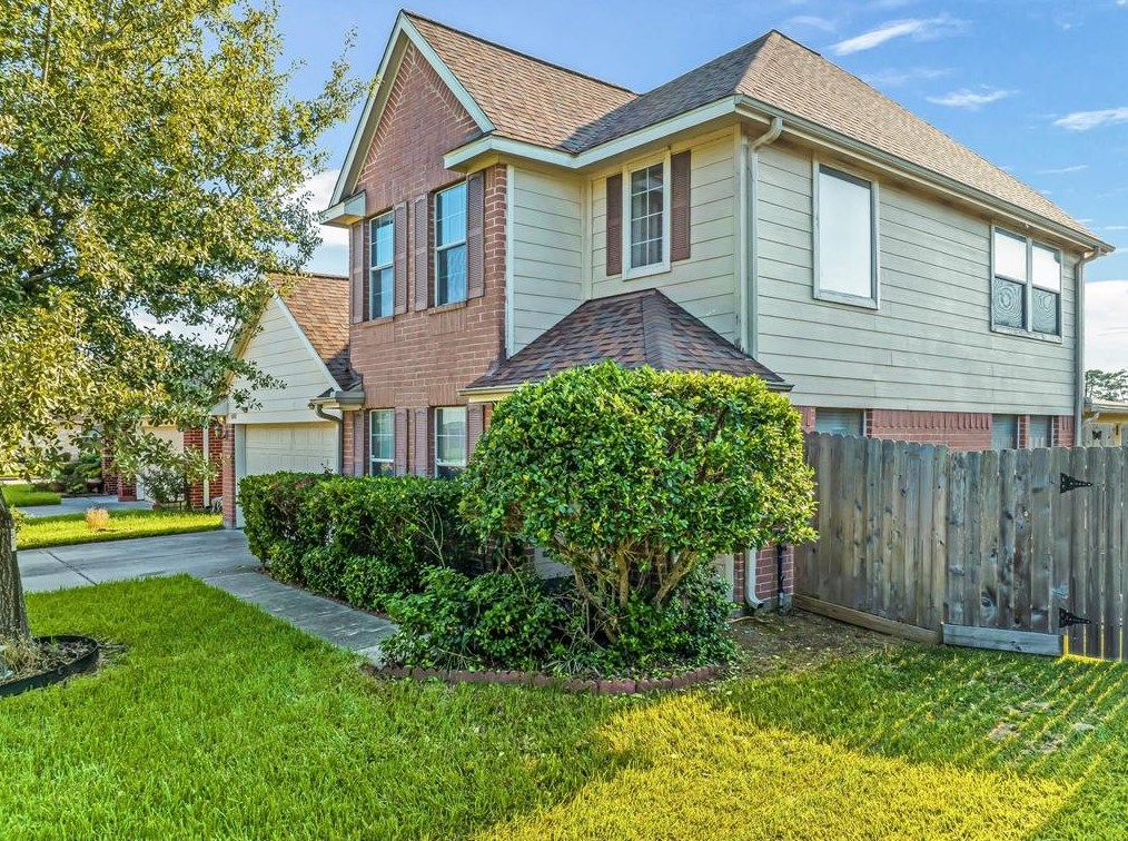 6007 Sandy Creek Dr, Baytown, TX 77523