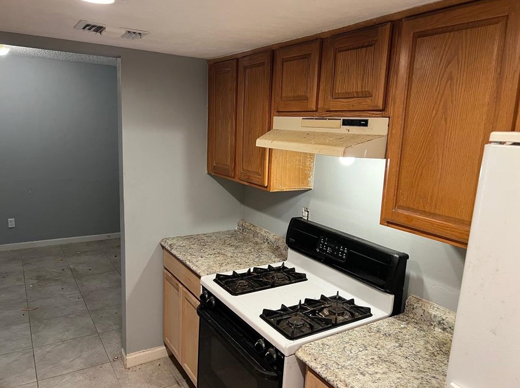 8635 Vly Mdw Dr, Houston TX  77078-3729 exterior