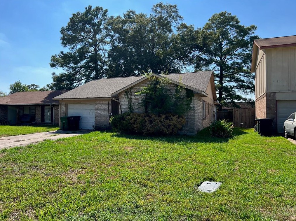 8635 Vly Mdw Dr, Houston TX  77078-3729 exterior