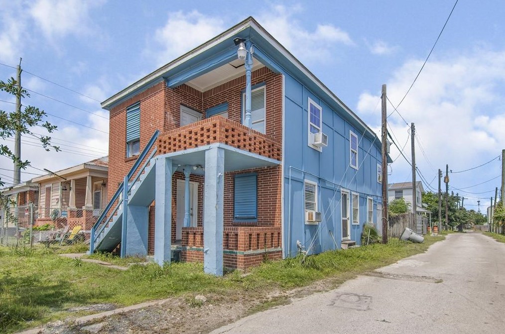 712 40th St #1, Galveston, TX 77550