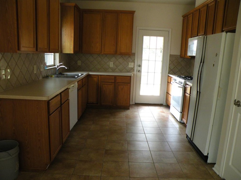 2012 Royal Ct, Bellvue, TX 77418