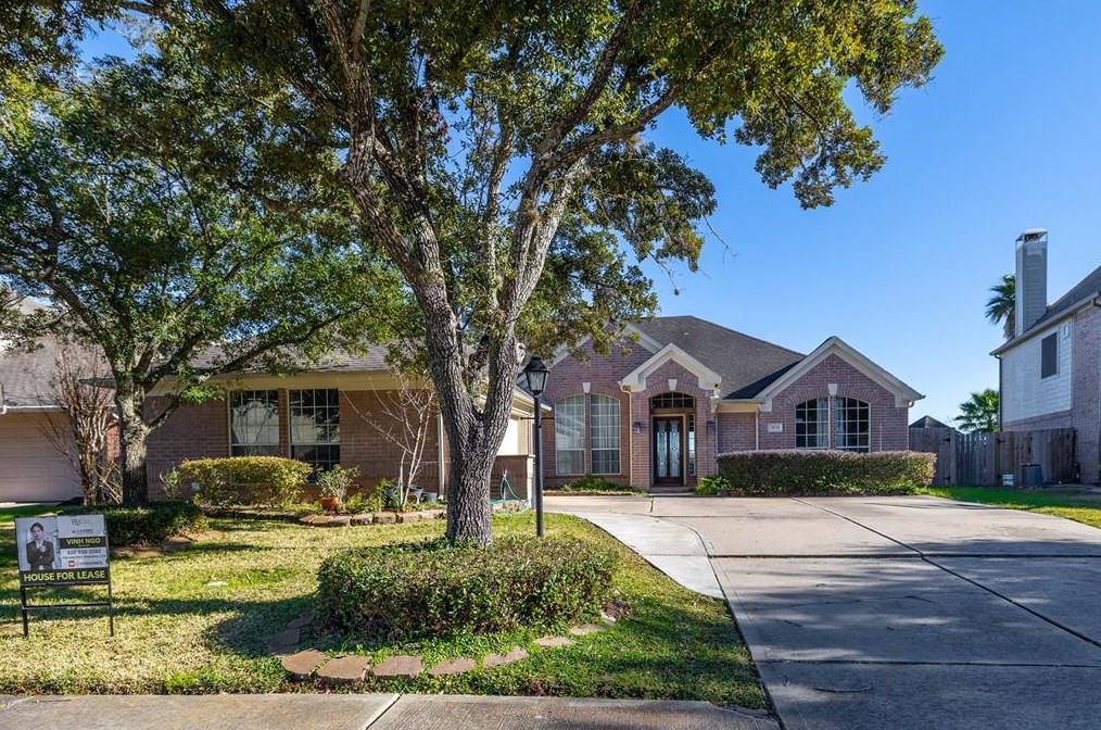 3839 Shadow Trace Cir, Houston, TX 77082