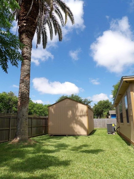 705 11th St N, Texas City, TX 77590