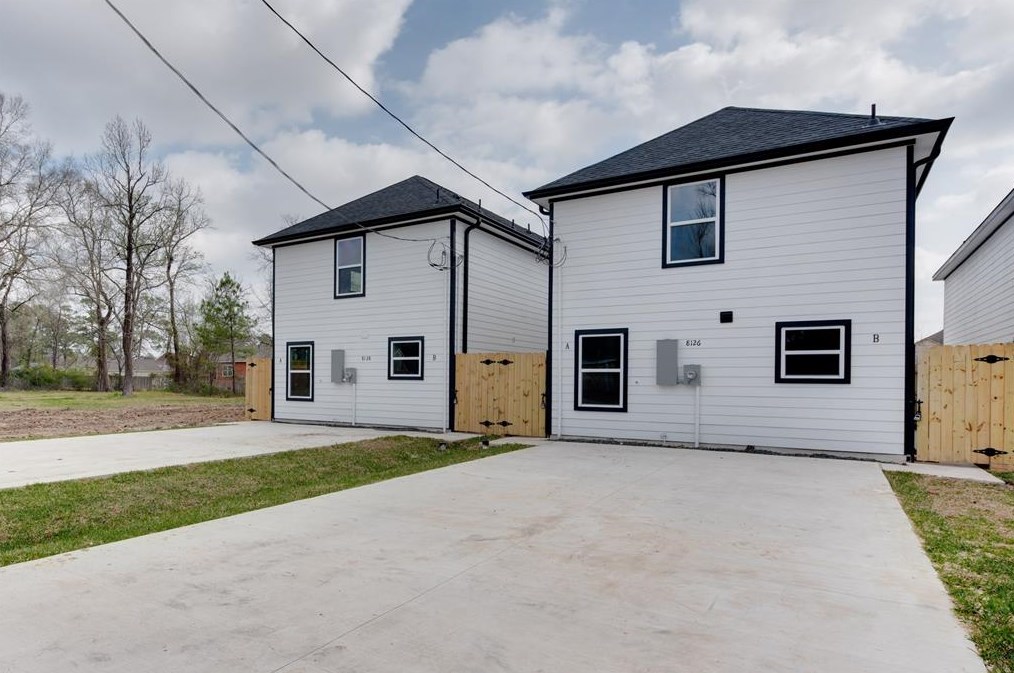 8126 Sterlingshire St, Houston, TX 77078-2739