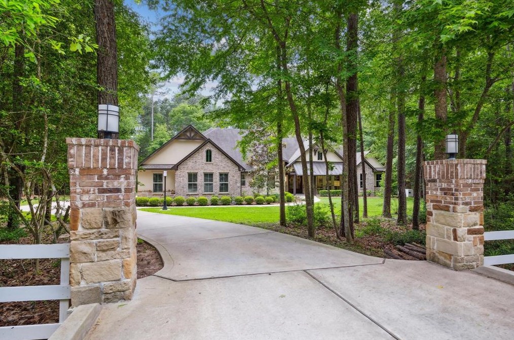 10350 Hunter Creek Ln, Conroe, TX 77304-4985