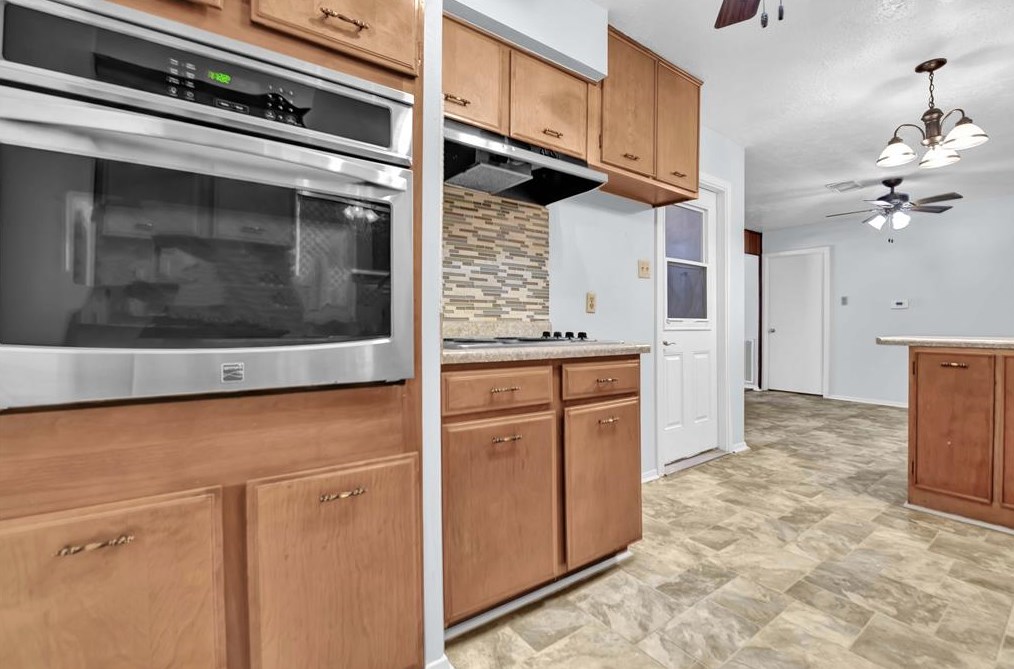 14842 Dogwood Tree St, Houston TX  77060-5038 exterior