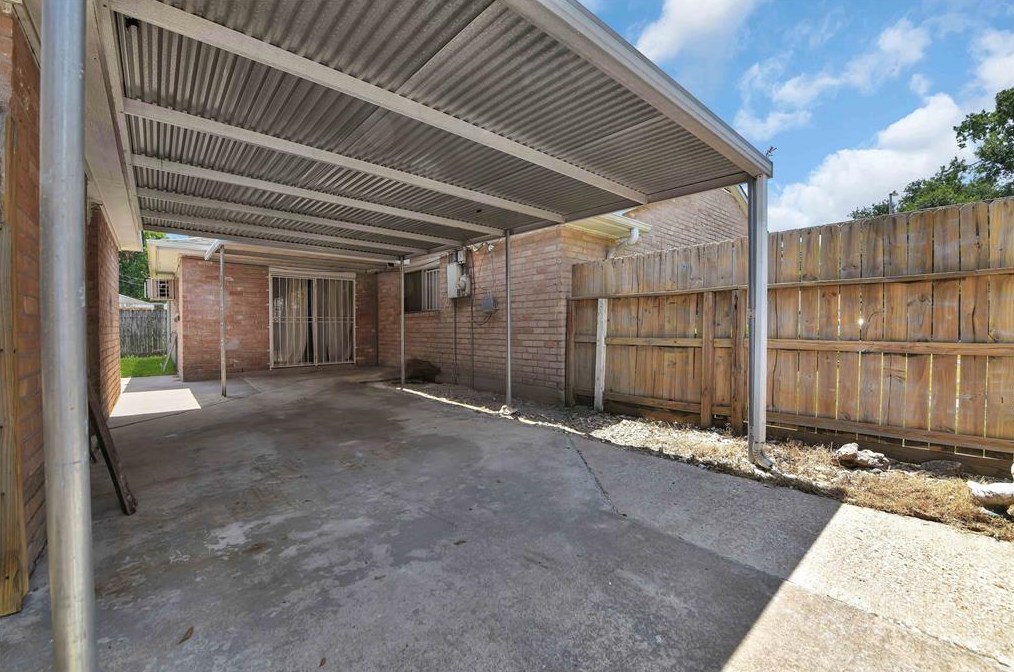 14842 Dogwood Tree St, Houston TX  77060-5038 exterior