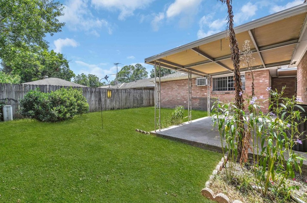 14842 Dogwood Tree St, Houston TX  77060-5038 exterior