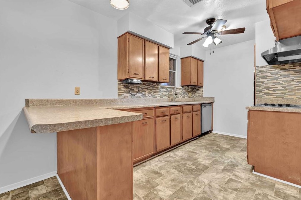 14842 Dogwood Tree St, Houston TX  77060-5038 exterior