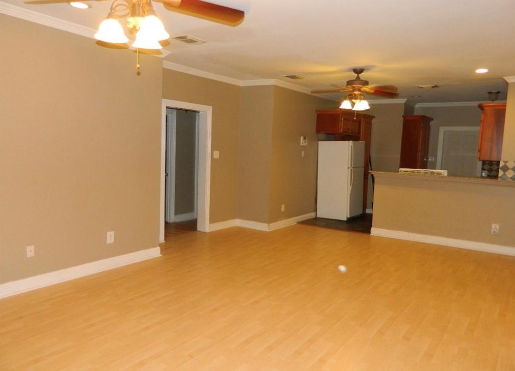 2214 Isabella St, Houston, TX 77004-4330