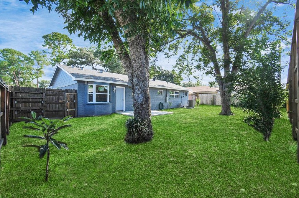 12031 Sharpcrest, Houston TX  77036-6133 exterior