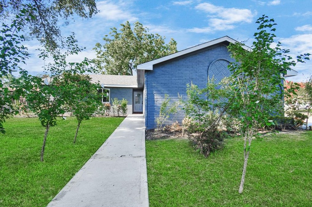 12031 Sharpcrest, Houston TX  77036-6133 exterior