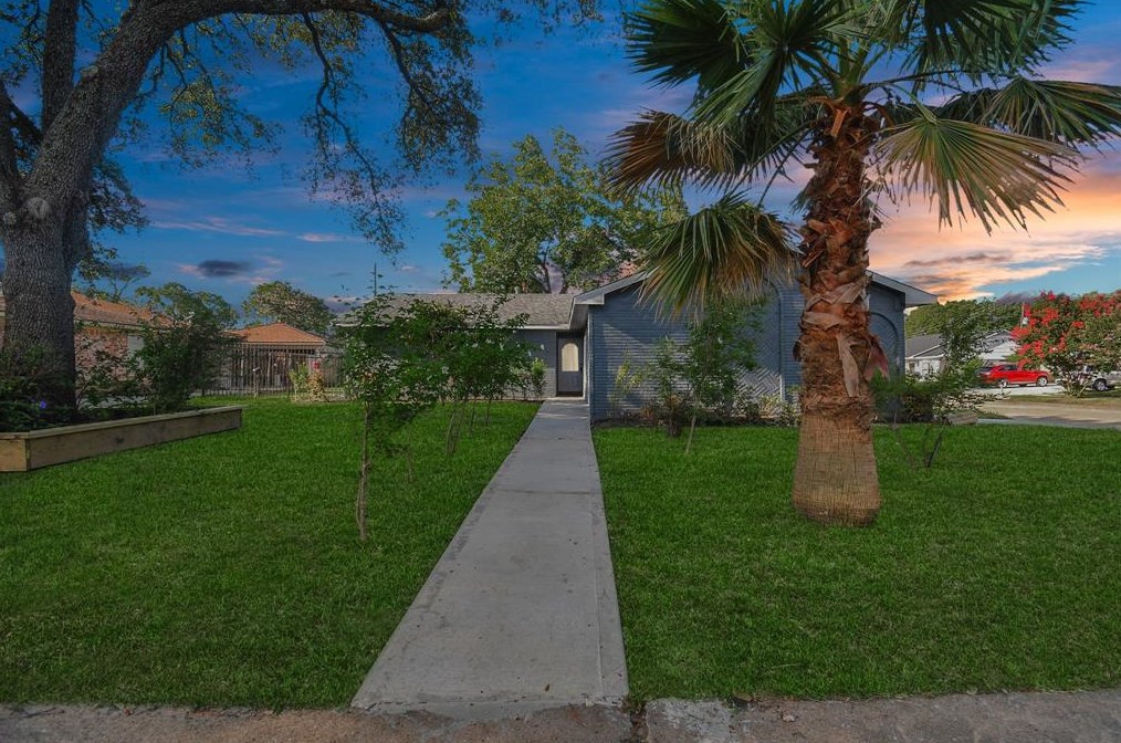 12031 Sharpcrest, Houston TX  77036-6133 exterior