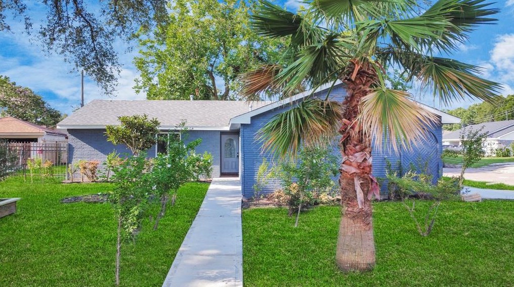 12031 Sharpcrest, Houston TX  77036-6133 exterior