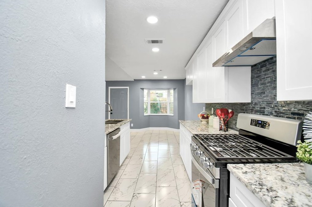 12031 Sharpcrest, Houston TX  77036-6133 exterior
