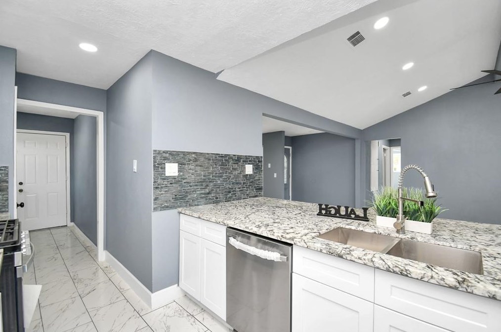 12031 Sharpcrest, Houston TX  77036-6133 exterior