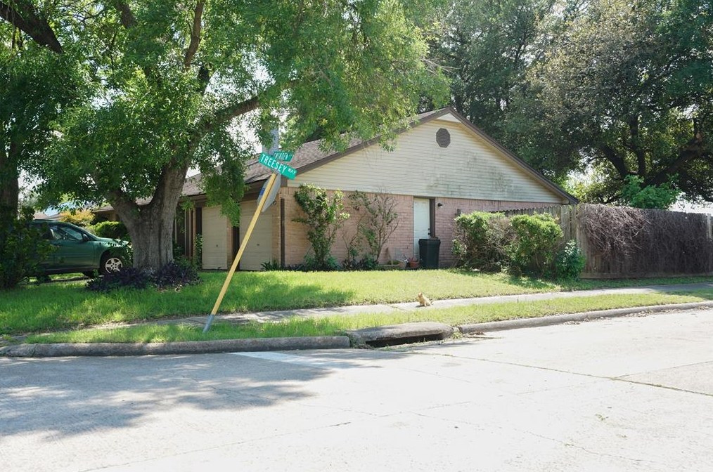 4035 Swinden Dr, Houston, TX 77066-3509